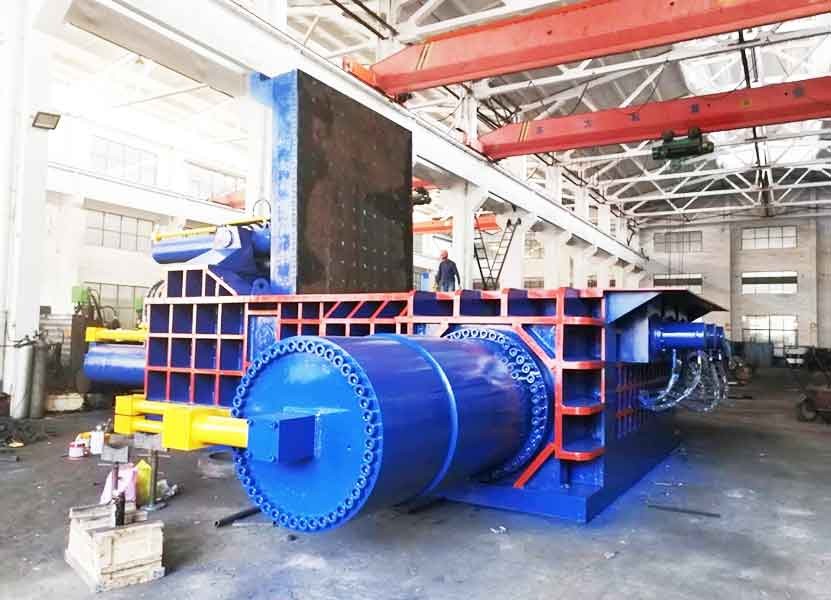 印度钢铁巨头客户案例：全自动1500吨重型液压废铁打包机重塑生产效率新标杆！