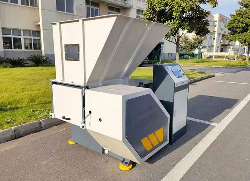 马来西亚客户案例：ABS塑料高效回收，单轴撕碎机展现卓越性能！